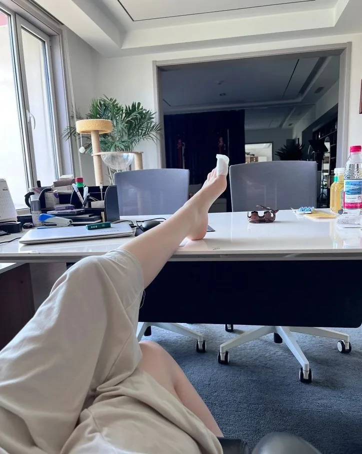 物化play,你现在是一把椅子! 物化play,你现在是一把椅子!